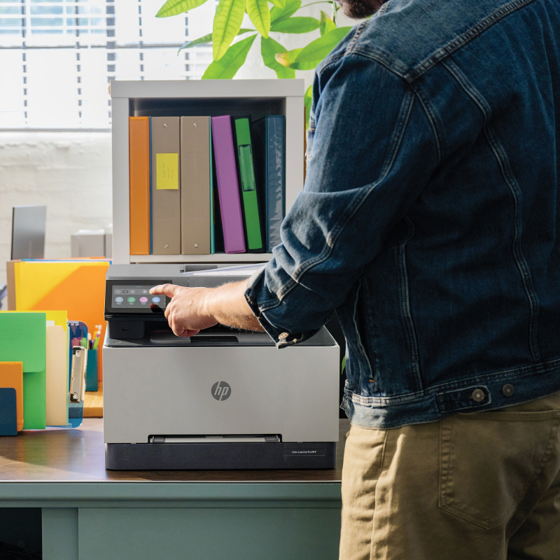 HP Color LaserJet Pro Imprimante multifonction 3303sdw, Couleur, Imprimante pour Petites/moyennes entreprises, Impression, copie, numérisation, Imprimer depuis un téléphone ou une tablette; Chargeur automatique de documents; Impression recto-verso; N...
