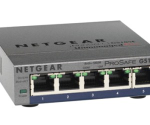 NETGEAR 5-Port ProSAFE Gigabit PoE Plus Géré L2 Gigabit Ethernet (10/100/1000) Connexion Ethernet, supportant l'alimentation via ce port (PoE) Gris