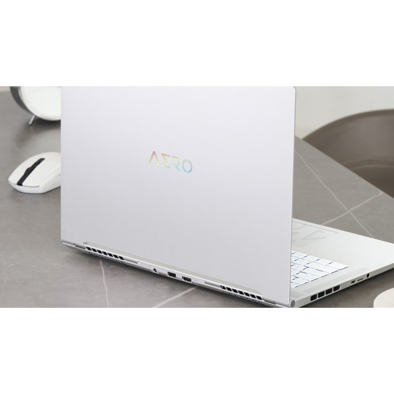 GIGABYTE AERO 16 OLED BSF Creator & Gaming Laptop - 16,0 pouces, 60Hz UHD+, i7-13700H, RTX 4070 GPU, 16GB DDR5 4800MHz, 1TB Gen4 SSD, Win 11 Home, Garantie 2 ans, AERO 16 OLED BSF-73FR994SO