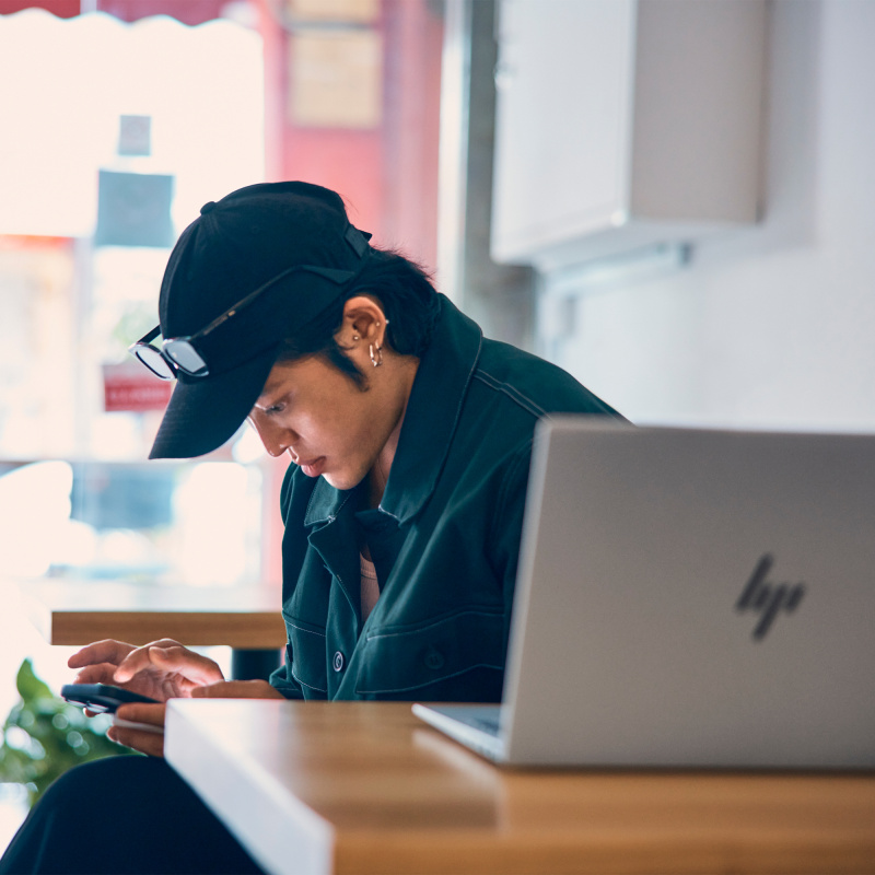 HP Pavilion Plus 14-ew1006nf Intel Core Ultra 7 155H Ordinateur portable 35,6 cm (14") 3K 32 Go LPDDR5x-SDRAM 512 Go SSD Wi-Fi 6E (802.11ax) Windows 11 Home AI PC Argent