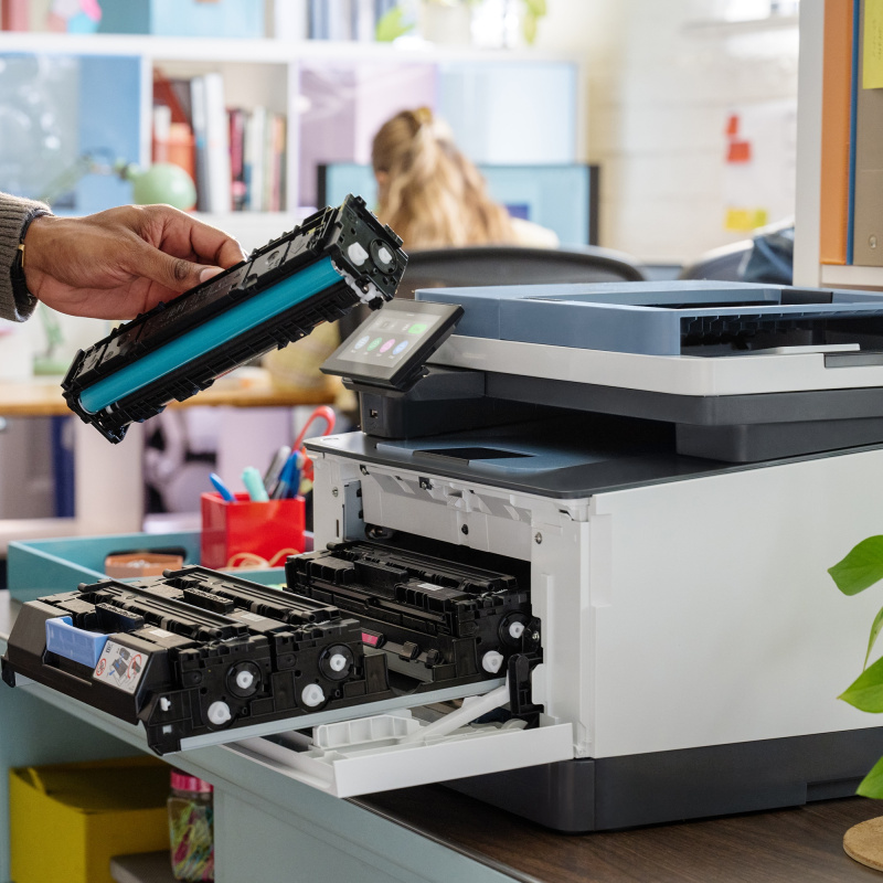 HP Color LaserJet Pro Imprimante multifonction 3303sdw, Couleur, Imprimante pour Petites/moyennes entreprises, Impression, copie, numérisation, Imprimer depuis un téléphone ou une tablette; Chargeur automatique de documents; Impression recto-verso; N...