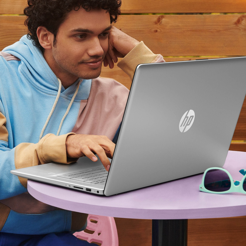 HP 17-cn0301nf Intel® Core™ i5 i5-1135G7 Ordinateur portable 43,9 cm (17.3") Full HD 8 Go DDR4-SDRAM 512 Go SSD Wi-Fi 5 (802.11ac) Windows 11 Home Argent