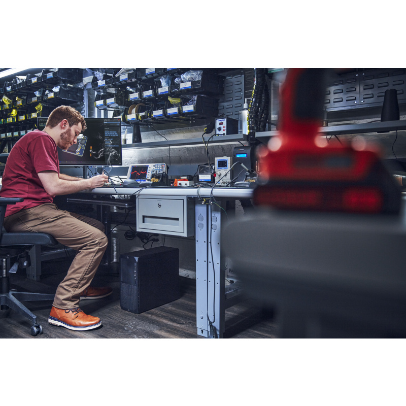 HP Z2 Tower G9 Intel® Core™ i7 i7-14700K 32 Go DDR5-SDRAM 1 To SSD Windows 11 Pro Station de travail AI Workstation Noir