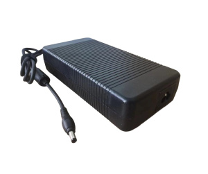 CoreParts MBA1398 adaptateur de puissance & onduleur Noir